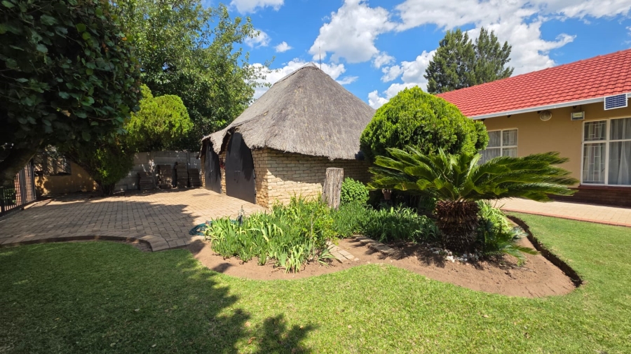 4 Bedroom Property for Sale in La Hoff North West